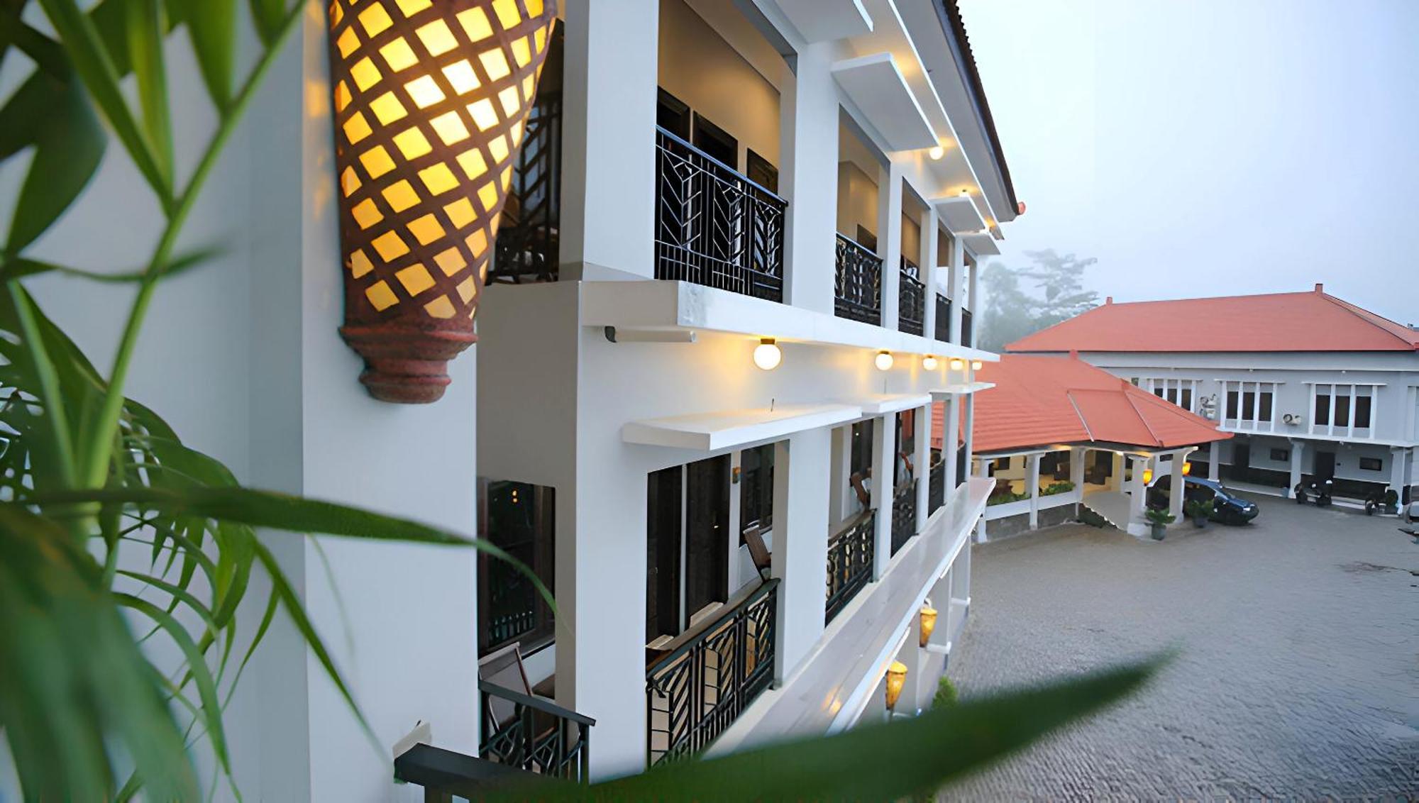Avila Ketapan Rame Hotel Prigen Exterior photo