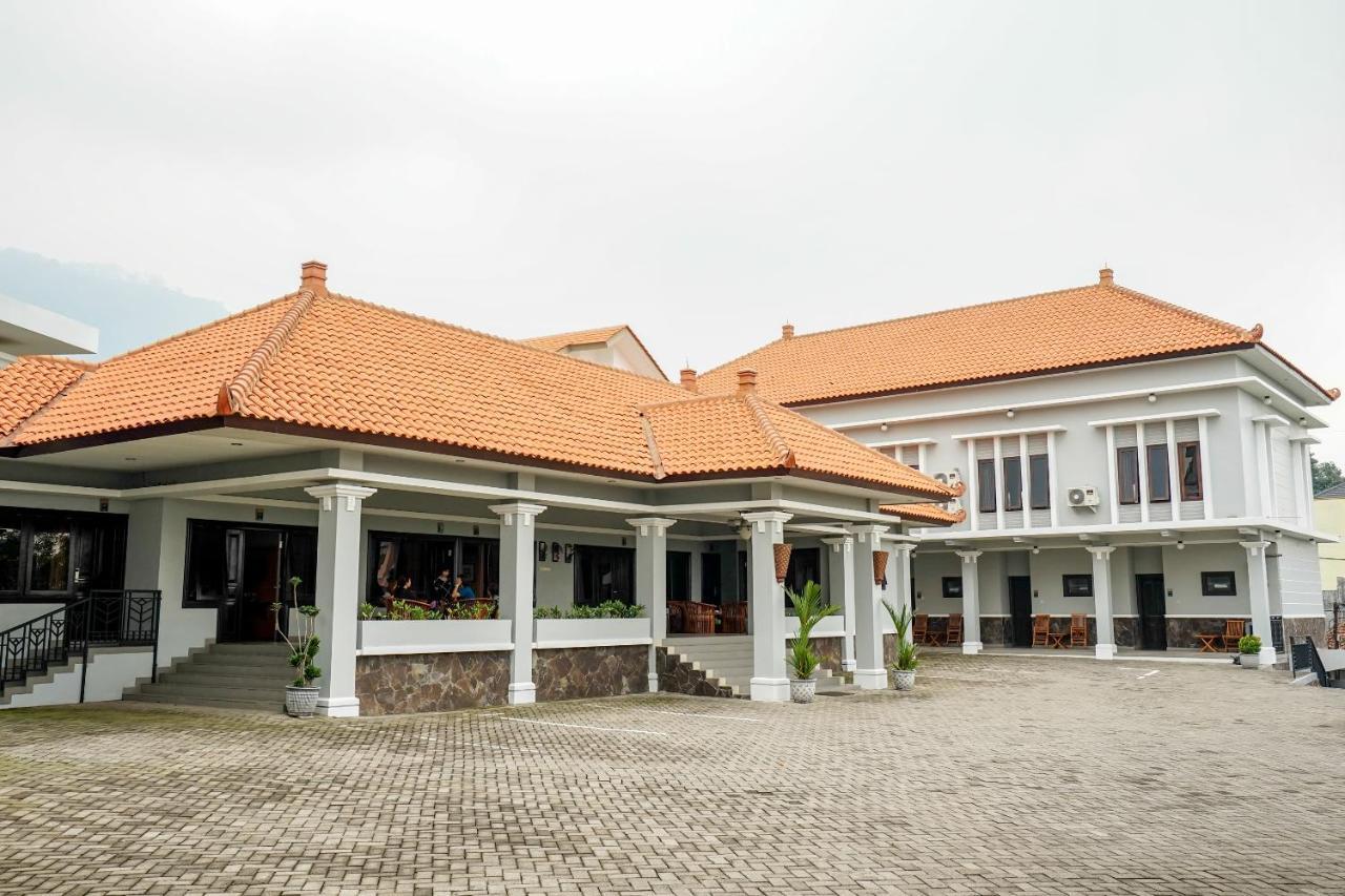 Avila Ketapan Rame Hotel Prigen Exterior photo